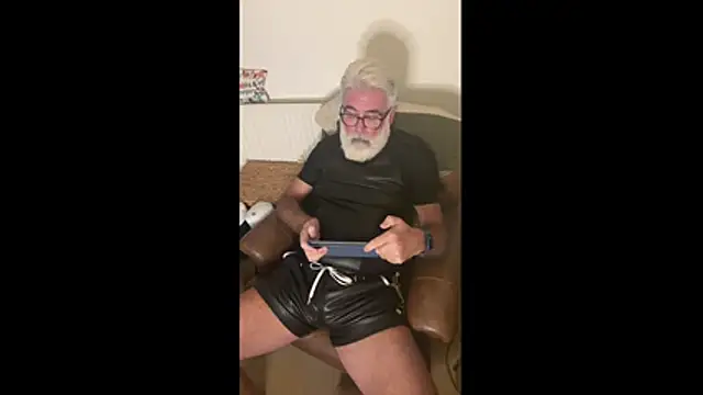 Snapshot of LeatherSdaddy chatting on December 2025 07:04:02 PM LeatherSdaddy online show from December 2025 07:04:02 PM