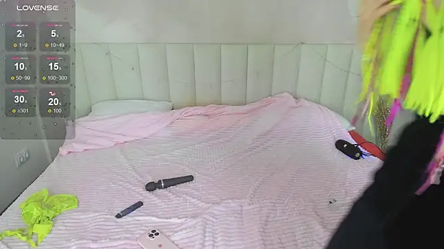 Lina Moony online show from December 2025 02:05:02 AM