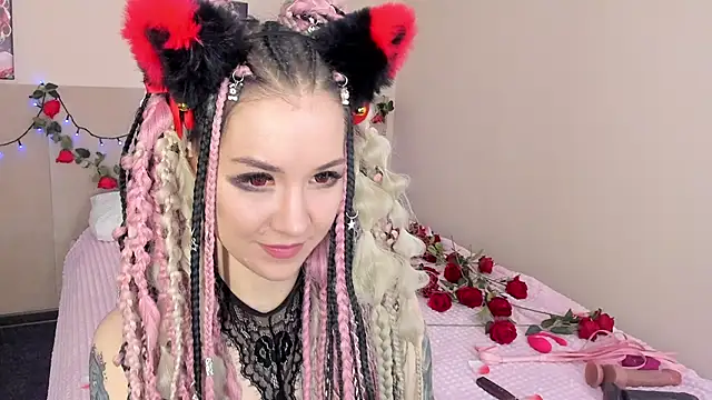 Lina Moony online show from November 2025 02:00:02 AM