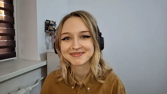 SilvanaKelson online show from November 2025 10:32:02 AM