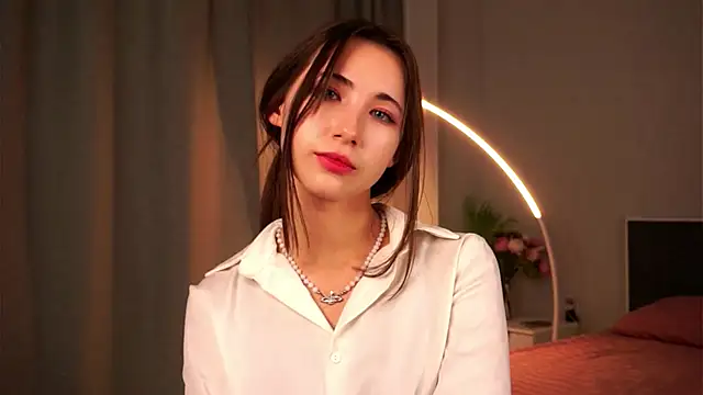 NanceeWestaway online show from November 2025 06:00:02 PM