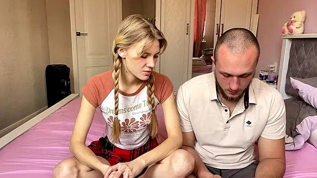 Daisy Couple online show from December 2025 09:15:02 AM