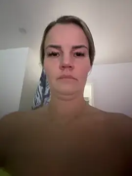 Cutebrowneyes  online show from March 2026 10:06:01 PM