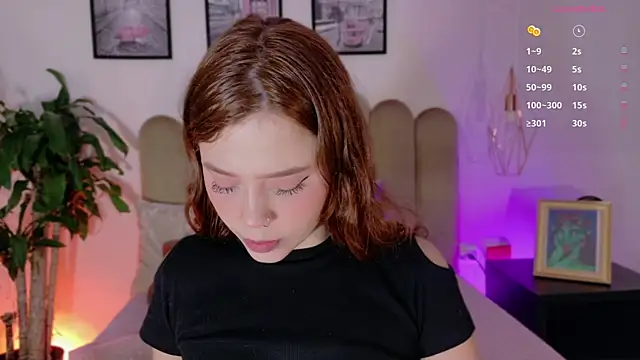 Snapshot of sienna_bloo chatting on December 2025 01:48:02 PM sienna bloo online show from December 2025 01:48:02 PM