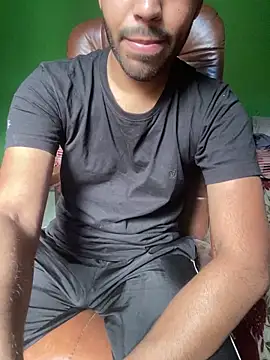 Snapshot of hotyyyyjonny chatting on May 2026 06:18:01 AM hotyyyyjonny online show from May 2026 06:18:01 AM
