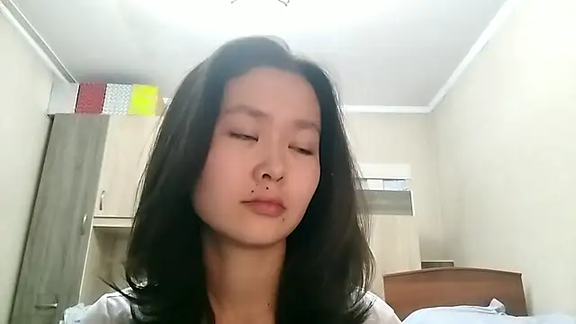 HuldaKye online show from November 2025 01:32:02 PM