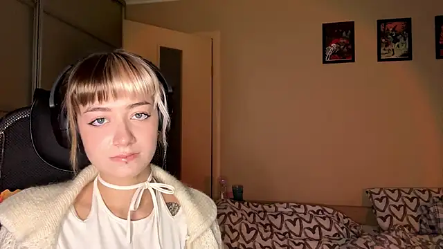 EmilySkyline online show from November 2025 05:22:01 AM