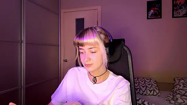 EmilySkyline online show from November 2025 05:22:01 AM