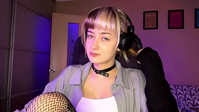 EmilySkyline online show from November 2025 08:04:01 AM