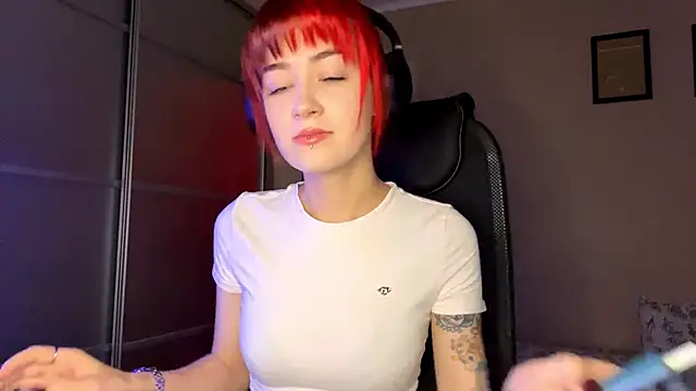 EmilySkyline online show from December 2025 07:07:01 AM