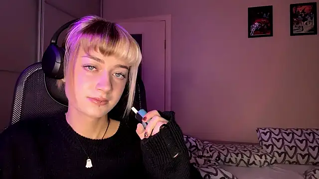 EmilySkyline online show from November 2025 05:11:02 AM