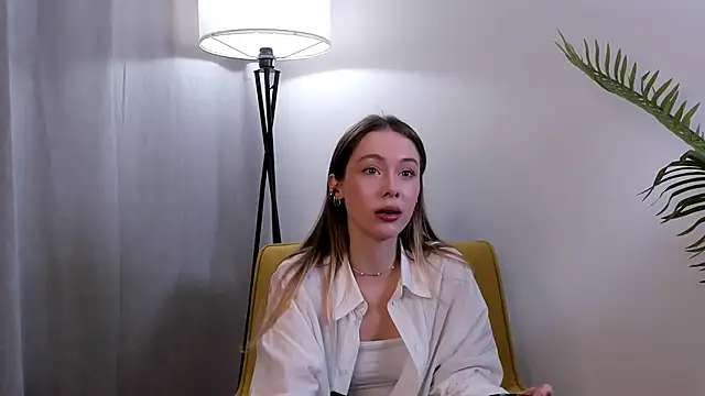 Snapshot of IsobelNale chatting on November 2025 08:40:01 AM IsobelNale online show from November 2025 08:40:01 AM