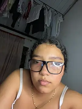 PetiteKattia online show from January 2026 05:00:02 AM