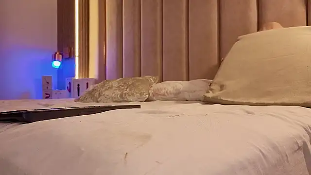 Iamnyxy online show from March 2026 11:32:02 AM