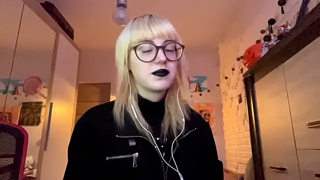 Snapshot of EffacedScan chatting on November 2025 02:10:02 PM EffacedScan online show from November 2025 02:10:02 PM