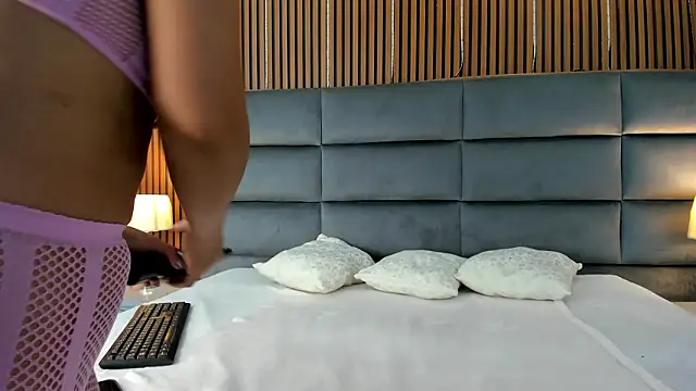 Lucy Vegas online show from February 2026 01:10:01 PM