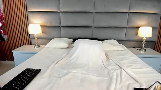 Lucy Vegas online show from April 2026 01:46:01 PM