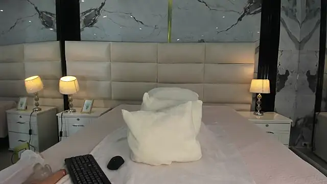 Lucy Vegas online show from February 2026 01:55:01 PM