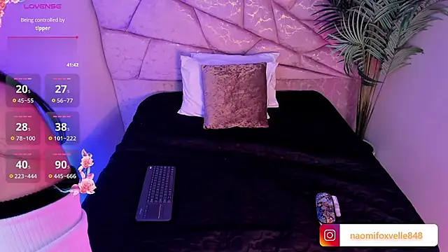 Atenea Velle online show from December 2025 01:21:02 PM