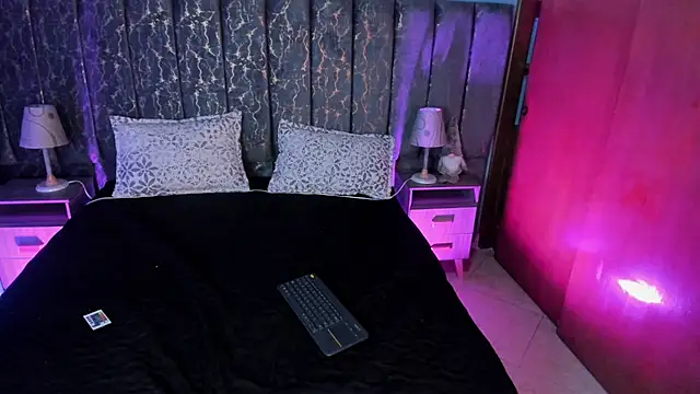 Atenea Velle online show from December 2025 01:12:02 PM