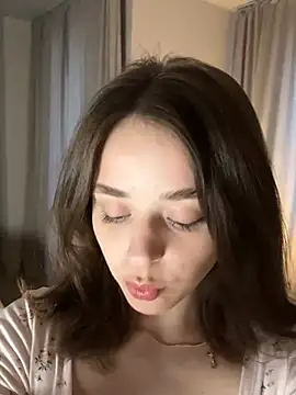 yoyogirlx online show from May 2026 01:37:02 PM