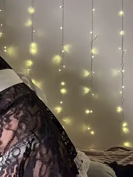 yoyogirlx online show from December 2025 01:16:02 PM