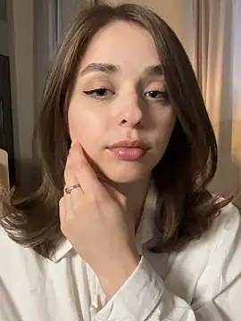 yoyogirlx online show from May 2026 01:39:01 PM