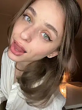 yoyogirlx online show from May 2026 11:49:02 AM