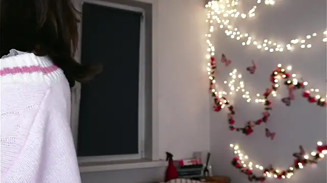 yoyogirlx online show from April 2026 01:50:02 PM