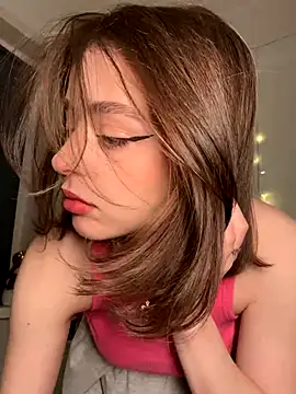 yoyogirlx online show from December 2025 02:09:01 PM