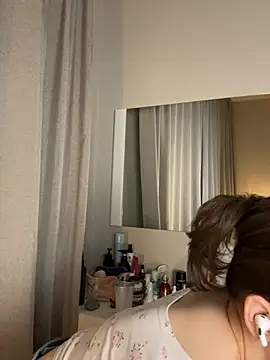 yoyogirlx online show from May 2026 01:51:01 PM
