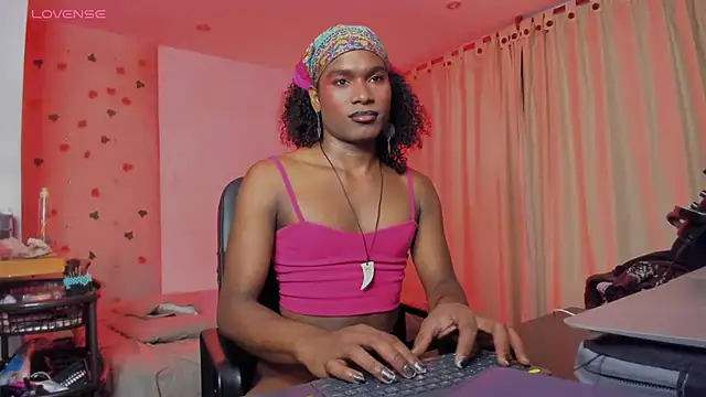 LaGoldenBitch online show from May 2026 01:23:01 AM