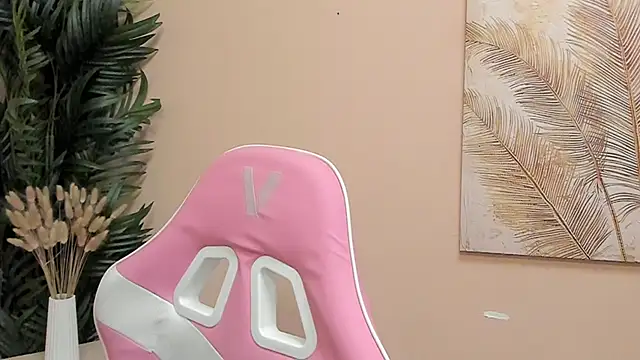 Snapshot of TawnyOkane chatting on November 2025 09:46:02 AM TawnyOkane online show from November 2025 09:46:02 AM