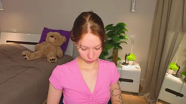 LilyPoetry  online show from December 2025 11:27:01 AM