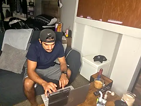 piggylatino online show from November 2025 05:22:01 AM