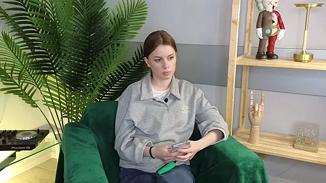 Snapshot of EliseKeath chatting on November 2025 02:43:01 PM EliseKeath online show from November 2025 02:43:01 PM