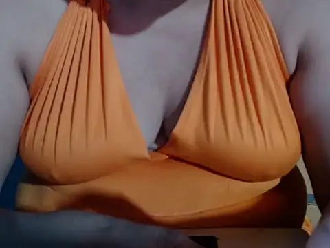 karolbb22 online show from November 2025 01:26:02 PM