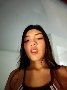 Snapshot of Pretty-v chatting on November 2025 01:42:01 AM Pretty-v online show from November 2025 01:42:01 AM