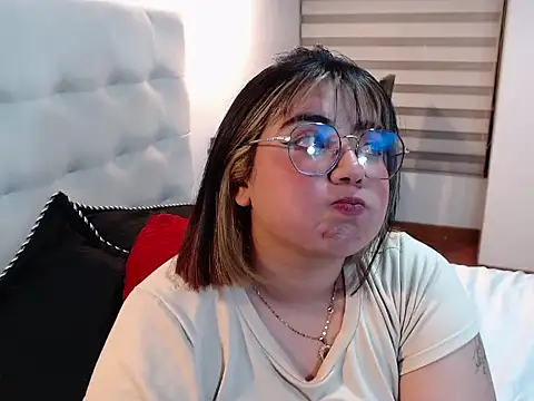 YiniBelle online show from December 2025 12:54:01 AM