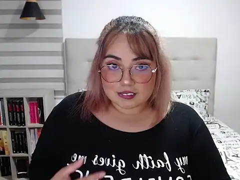 YiniBelle online show from April 2026 02:57:02 AM