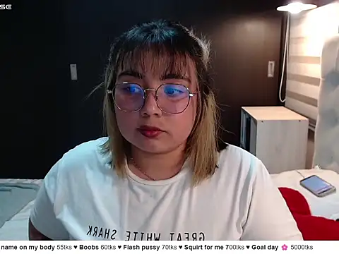 YiniBelle online show from March 2026 03:45:01 AM