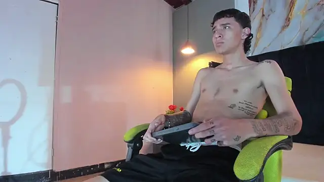 Xanderr owen2 online show from November 2025 08:31:01 PM