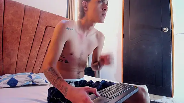 Xanderr owen2 online show from December 2025 03:43:02 AM