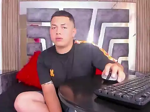 Snapshot of AlejandroRicoo chatting on November 2025 03:49:02 PM AlejandroRicoo online show from November 2025 03:49:02 PM