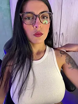 Cristal Cerati  online show from November 2025 04:18:02 PM