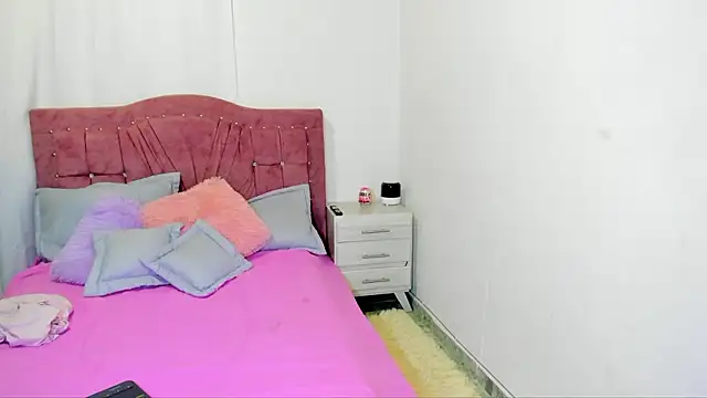 yourlatina emely online show from March 2026 08:49:03 PM