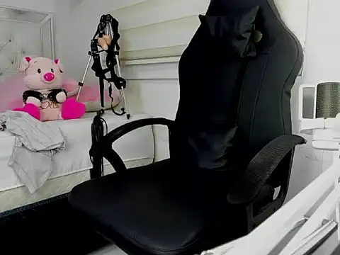 Snapshot of goddess_of_bitches chatting on February 2026 04:54:01 AM goddess of bitches online show from February 2026 04:54:01 AM