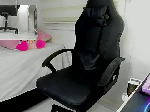 Snapshot of goddess_of_bitches chatting on February 2026 05:04:02 AM goddess of bitches online show from February 2026 05:04:02 AM