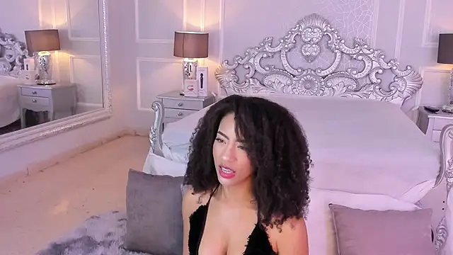 Snapshot of MirandaYork chatting on November 2025 10:24:02 PM MirandaYork online show from November 2025 10:24:02 PM