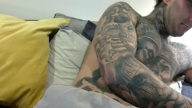 Snapshot of tattsNcock chatting on June 2026 08:58:01 PM tattsNcock online show from June 2026 08:58:01 PM